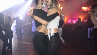 من يستطيع مقاومة فتاة جميلة؟