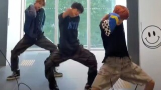 RIIZE 新曲Boomboombass首个副歌Challenge