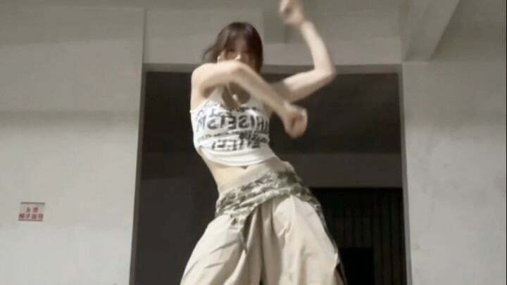 ริมฝีปากสะโพกจูบ｜รองเท้าส้นสูงที่ไม่อาจควบคุมได้…