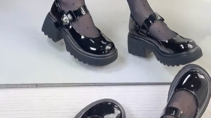 Aaaa! Mary Jane hitam juga bisa terlihat begitu cantik! #sepatuMaryJane #sepatukulitkecil #rutinitas