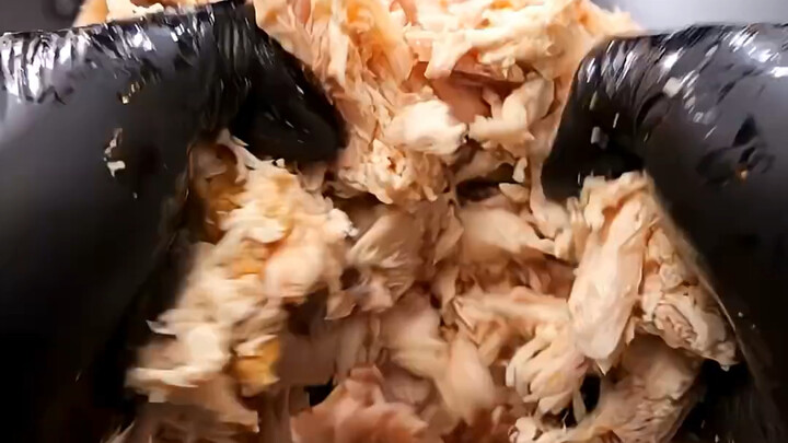 Đồ ăn vặt vs cảnh mở đầu phim!