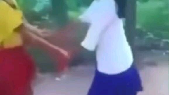 chị em lâu ngày gặp lại 😂