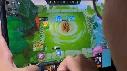 ฉันขายมือถือซัมซุงเก่าสีดำของเพื่อนร่วมห้องไปแล้ว