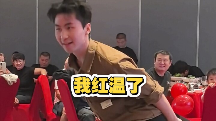 شجارٌ عنيفٌ دار بين صهر سيتشوان وصهر آنهوي. من سينتصر؟