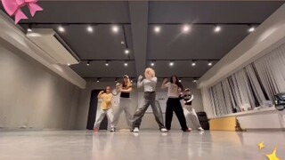 koreografi kawaii lesserafim