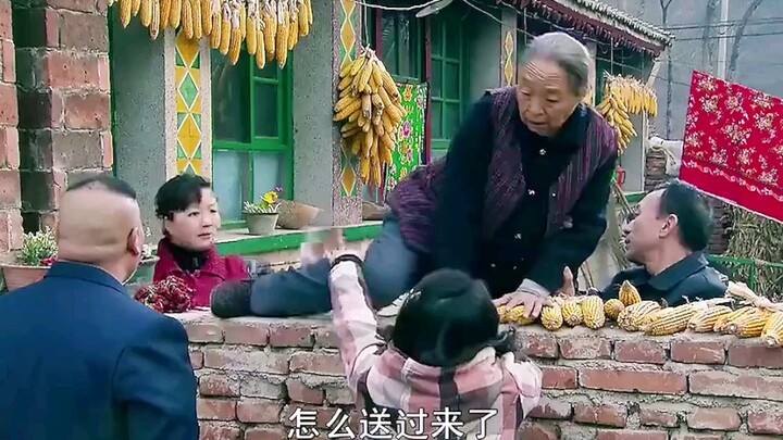 Enggak ada yang mau nanggung biaya hidup orang tua lebih lama—keponakan pakai trik supaya mereka ber