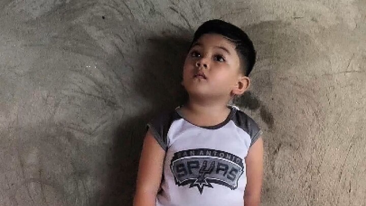 Patong sa banggera si Grey
