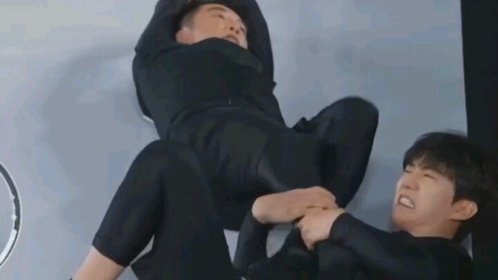 Keinginan Fan Chengcheng untuk bertahan hidup sangat kuat! Tubuh yang sangat fleksibel! Aku tidak bi