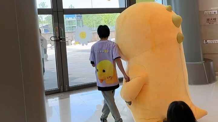 The milk dragon who was forced to leave work—so cute!