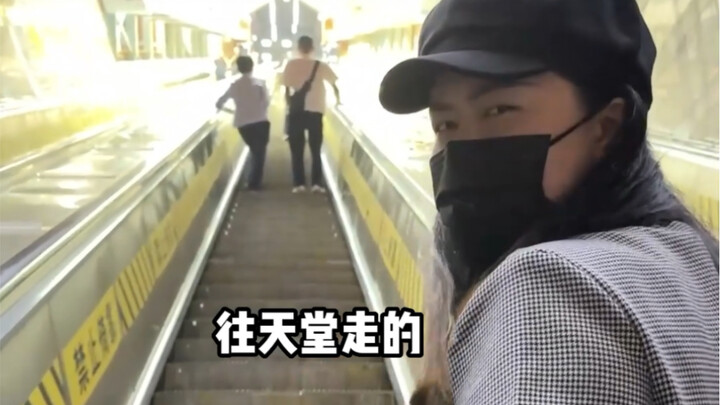 听说这个扶梯在重庆也是交通工具？