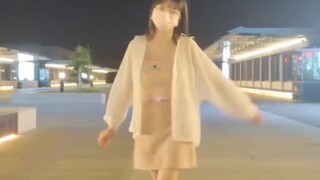 蹦蹦跳跳的小白兔好看吗？