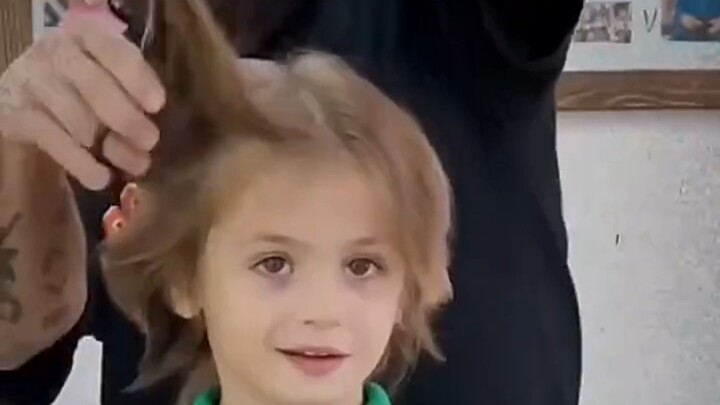 Thay đổi kiểu tóc, chuyển đổi giới tính