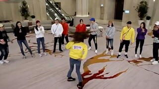 RM Ren Ya đã nhảy điệu nhảy mà cô ấy đã đăng ký