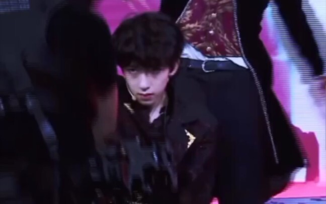 【เหอจุนหลิน】แววตาของเหอเอ๋อช่างน่าทึ่ง