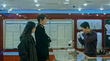 How Rich Is the “Emperor of Korea”? His Buttons Are Studded with Gemstones—Each One Could Buy an Ent