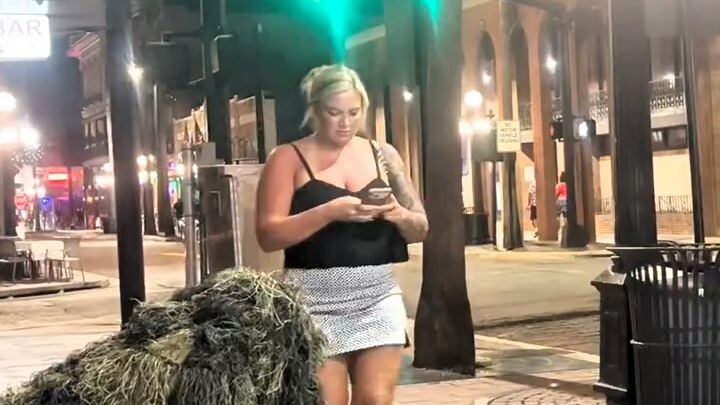 “A Man Dressed as a Tree Trolls Passersby — Their Reactions Cause an Outburst of Laughter!”