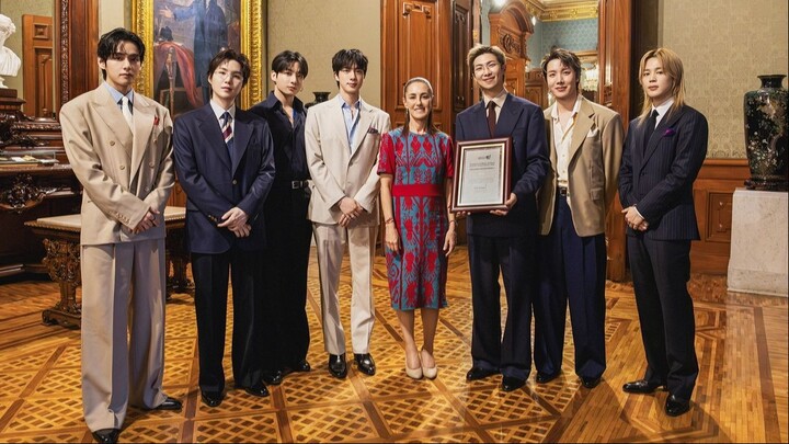 BTS Visits the Presidential Palace in Mexico