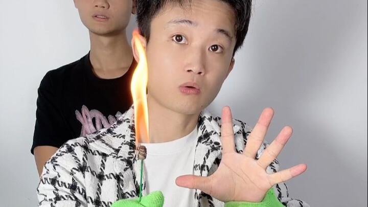 Brother’s got three hands—little bro calls him out right there!