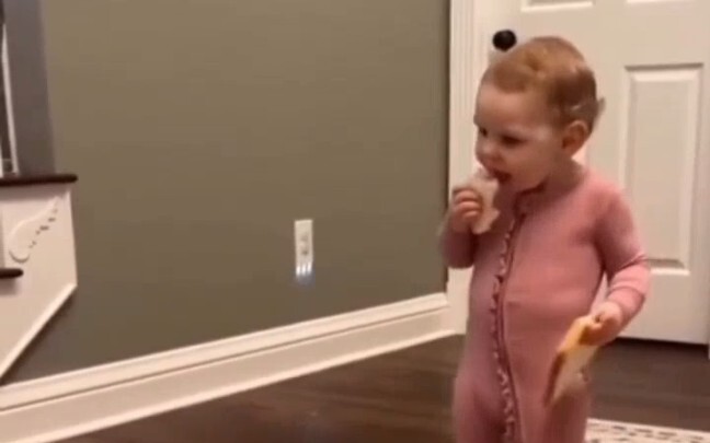 Merangkum momen lucu si bayi imut: Ayahku sudah tiga hari enggak memukulku!