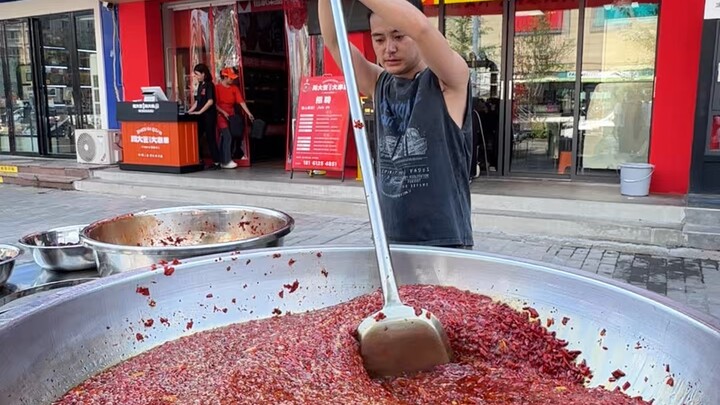 周大签竟然开了一家串串店