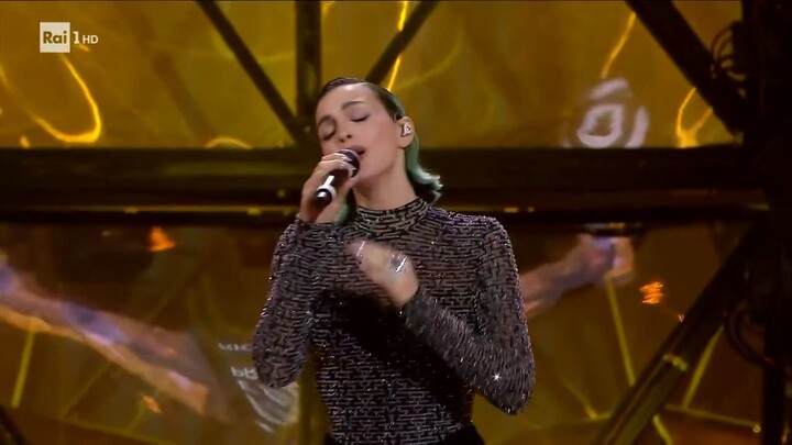 Sanremo 2024 Serata finale Rose Villain canta Click boom!