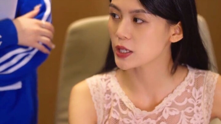 Nhìn lần đầu: giáo viên khó tính; nhìn lần hai: phụ huynh cởi mở; nhìn lần ba: Tôi nông cạn!!!