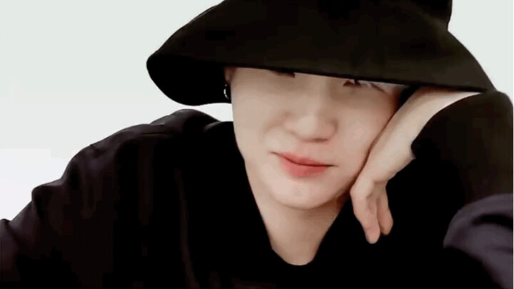 PD Min, so charming it’ll make your legs go weak—no need to show his face; just his presence is enou