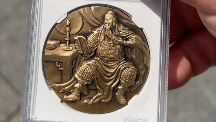 A Millionaire Grandpa Takes to the Streets to Set Up a Stall Himself! Why?