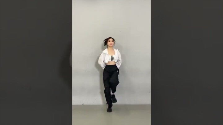 【Shin Yujin】Thử thách mang giày thể thao, tóc đuôi ngựa cao thật mát mẻ!