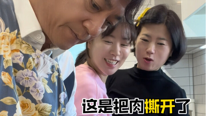 للمرة الأولى يقوم الكوريون بإعداد حساء البط القديم مع الفطر لأمهاتهم!!