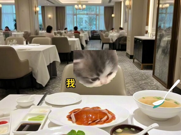 حساء عظام البط من مطعم البط المشوي