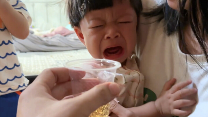 如何解决这个问题：哥哥喝汽水，妹妹太小不能喝