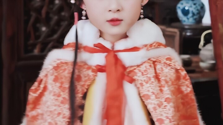 Quả thực là một đòn tấn công thu hẹp không gian. Cô bé có thể diễn tốt vai Lâm Đại Vũ ở tuổi 10!