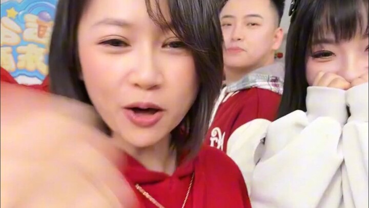 Free-spirited Hun has arrived at Ju Hua Hua—her face is all flushed, so cute!