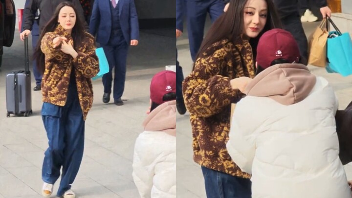 Oh my god! She’ll love Dilraba for the rest of her life, won’t she? She just ran straight toward her