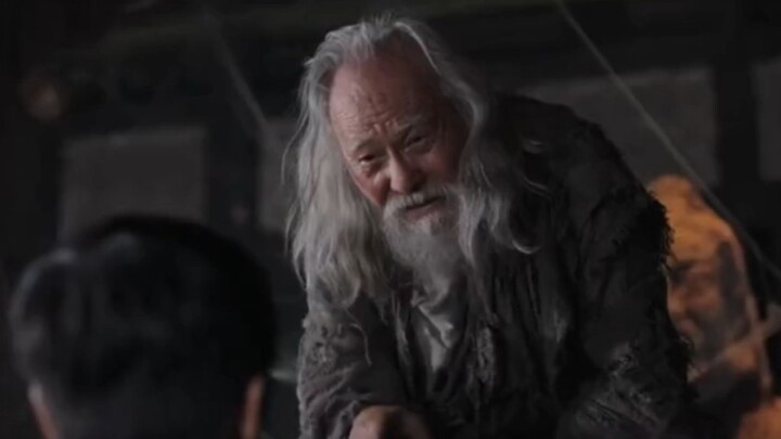 Old beggar: I will protect whoever starts a revolution