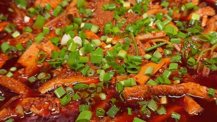 Chunky beef paired with beef tripe is even more satisfying!