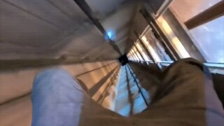 安全员看了之后，骂骂咧咧的退出来视频