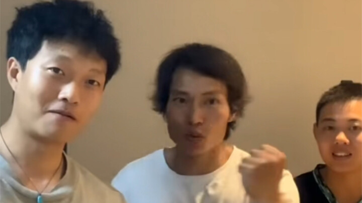 Lực đấm không đến từ trang phục, mà là do tốc độ tạo ra.