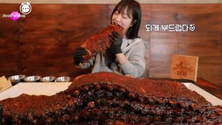 Amazing eating skills - Barbeque pork ribs mukbang