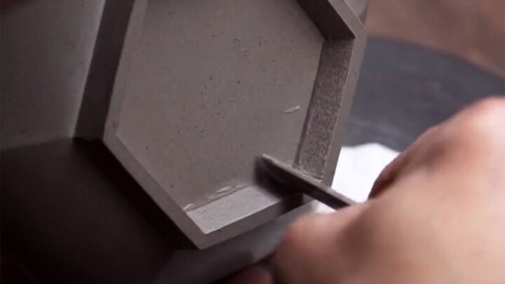 “Better to be ten yuan than one square meter.”