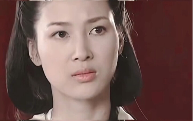 The actress who plays the Azure-feathered Phoenix in #A First Love Like No Other# is actually Li Ron