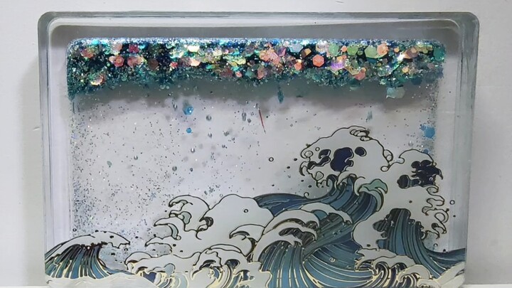 لم أشعر قط أن الفقاعات كانت محببة إلى العين هكذا من قبل.