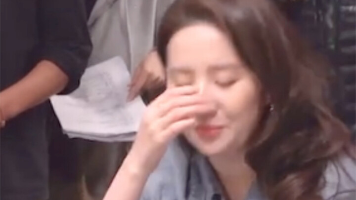 Honest-to-goodness Red Bean, who can’t even play mahjong—this clip had me laughing tears! Her assist