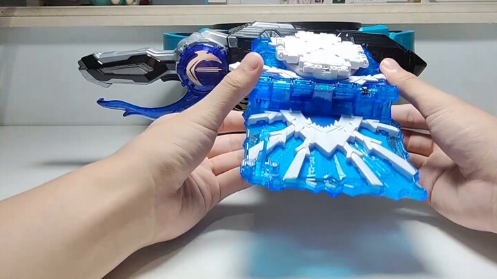 Đánh giá về Sư tử băng, chỗ dựa cuối cùng của Vua sư tử tóc trắng cộng với một cối xay gió nhỏ, kích