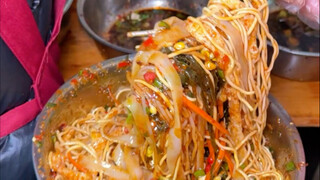 Mi dingin Chengdu seharga 9 yuan, porsinya sangat besar hingga membuat semua orang terkejut!