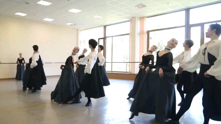 【Balet】Tari Romanesque (tari klasik abad ke-17) - Akademi Balet Negara Moskow (Sekolah Balet Negara 