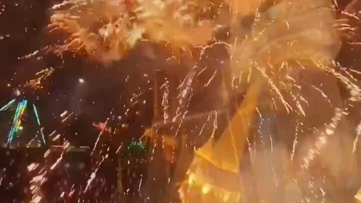 ดอกไม้ไฟรู้ไหมว่าช่วงเวลาที่มันระเบิดออกมานั้นสวยงามแค่ไหน?