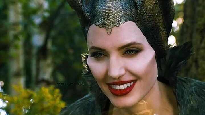 Bidadari penyihir yang dingin dan anggun juga punya sisi kekanakan dan nakal di depan orang yang dis