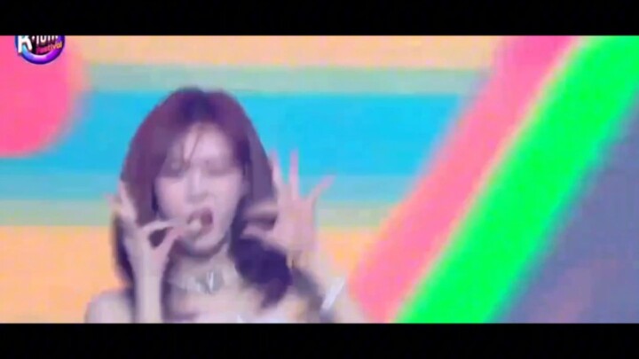 Cùng một đoạn hát, ai thể hiện hay hơn: Đông Ninh hay “biểu diễn cho ông nội mày”? Đâu có cơ hội để 